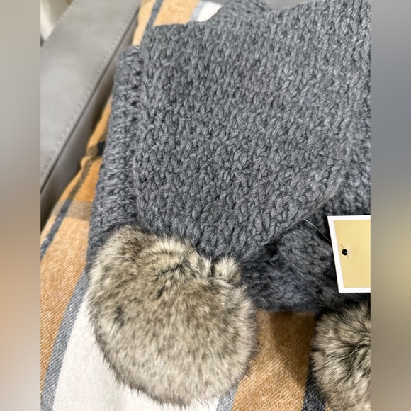 Michael Kors nitted scarf with furry pompoms - Picture 5 of 5